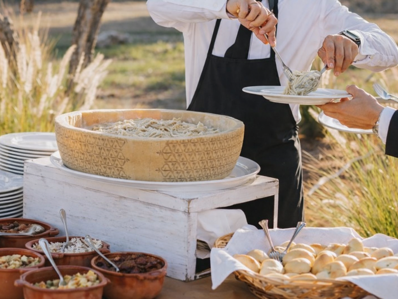 Monsieur LOUIS Traiteur Montpellier Mariage Animation Pâtes dans la Meule de Parmesan